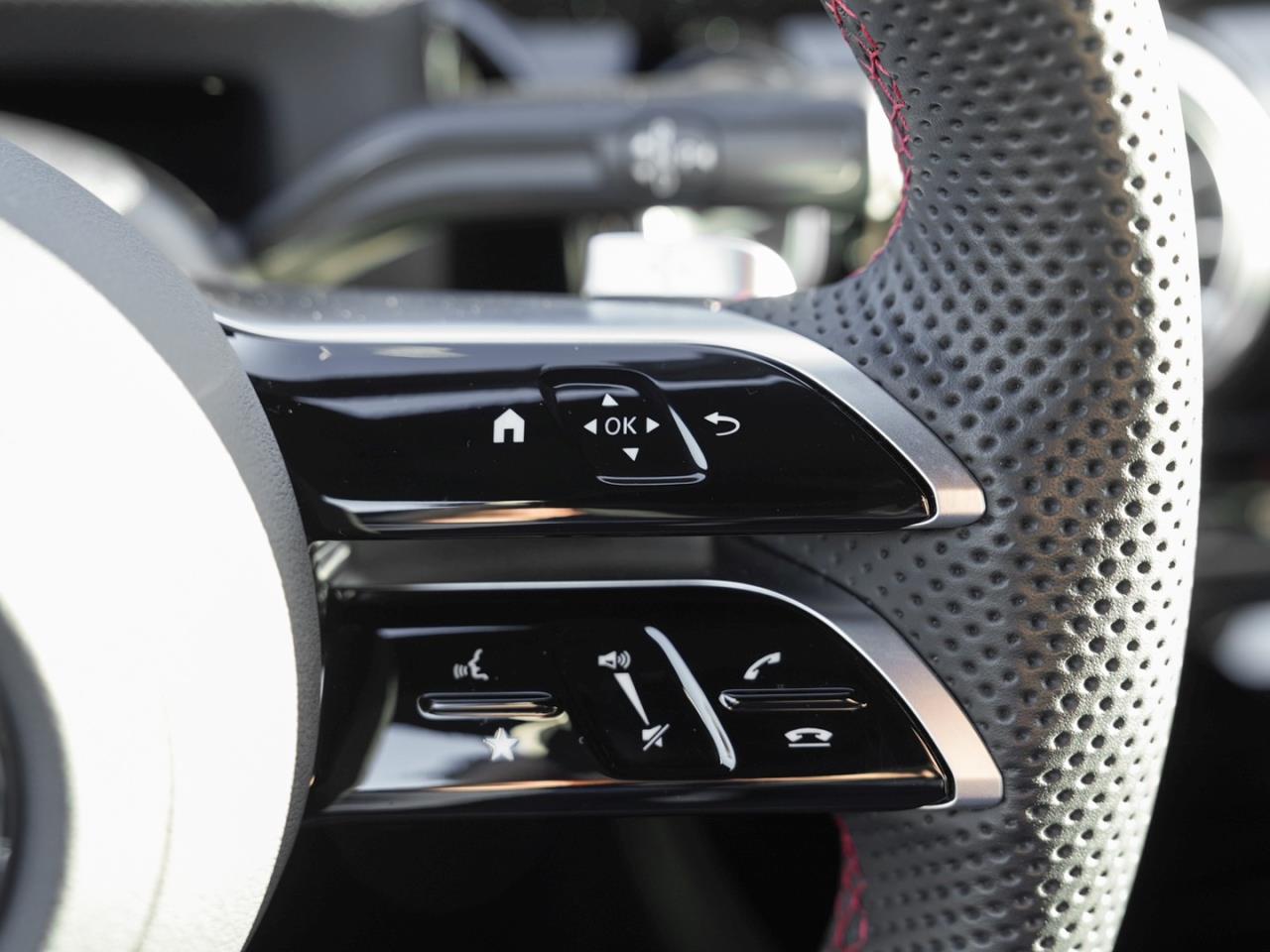 Mercedes-Benz CLA 220 d Coupé AMG Distronic Burmester 360° SHZ