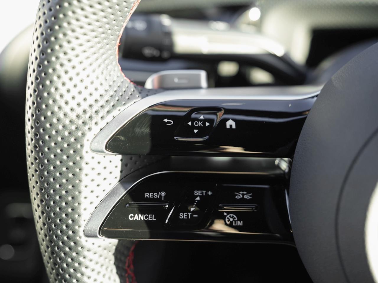 Mercedes-Benz CLA 220 d Coupé AMG Distronic Burmester 360° SHZ