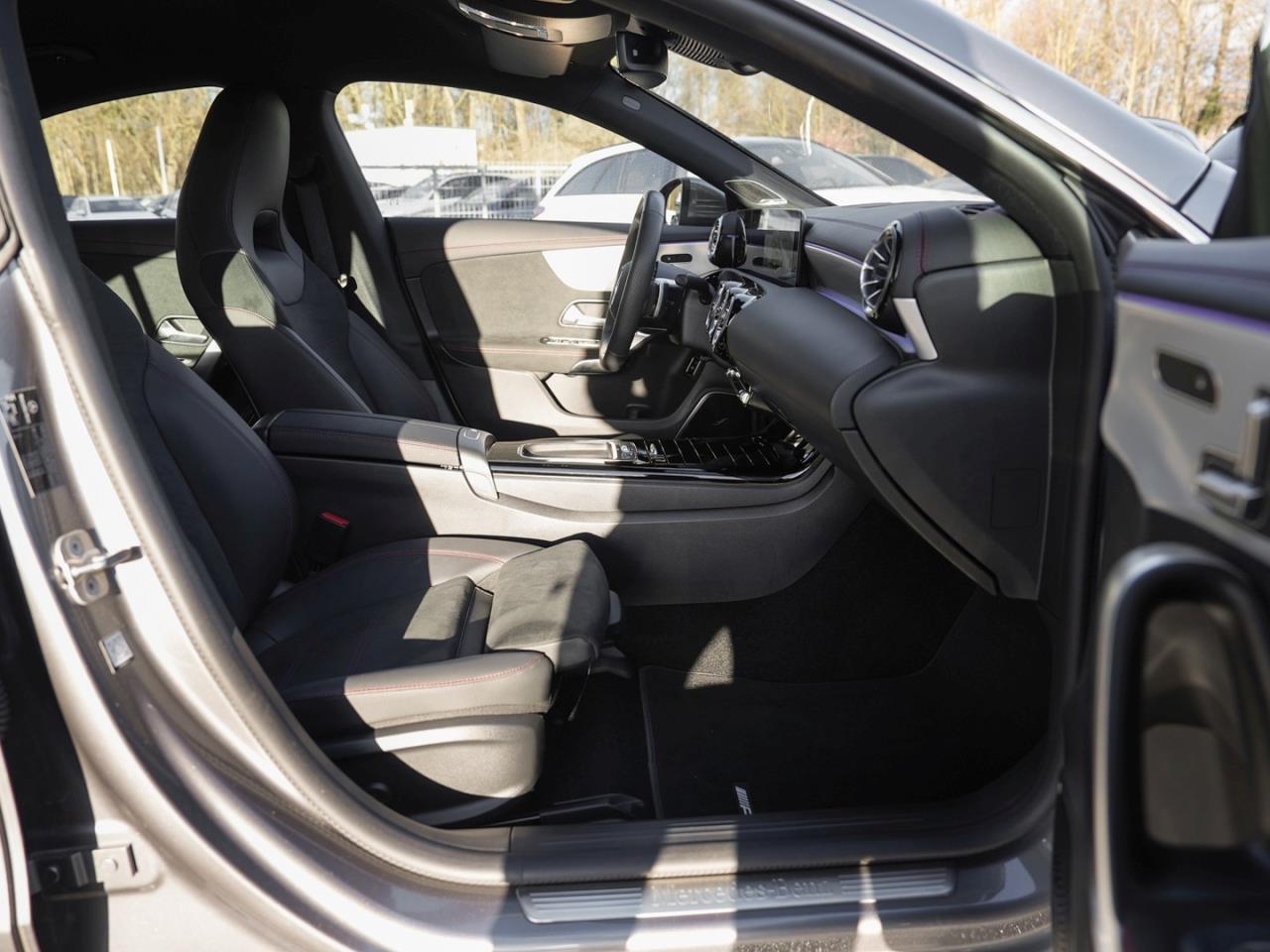 Mercedes-Benz CLA 220 d Coupé AMG Distronic Burmester 360° SHZ