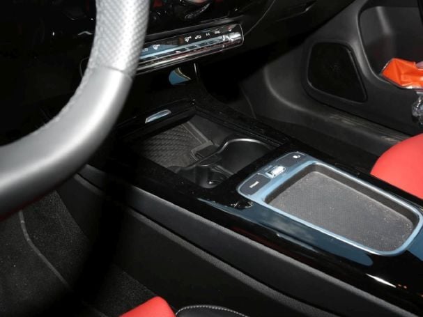 Mercedes-Benz CLA 250 4M Coupé AMG Panorama Leder rot-schwarz