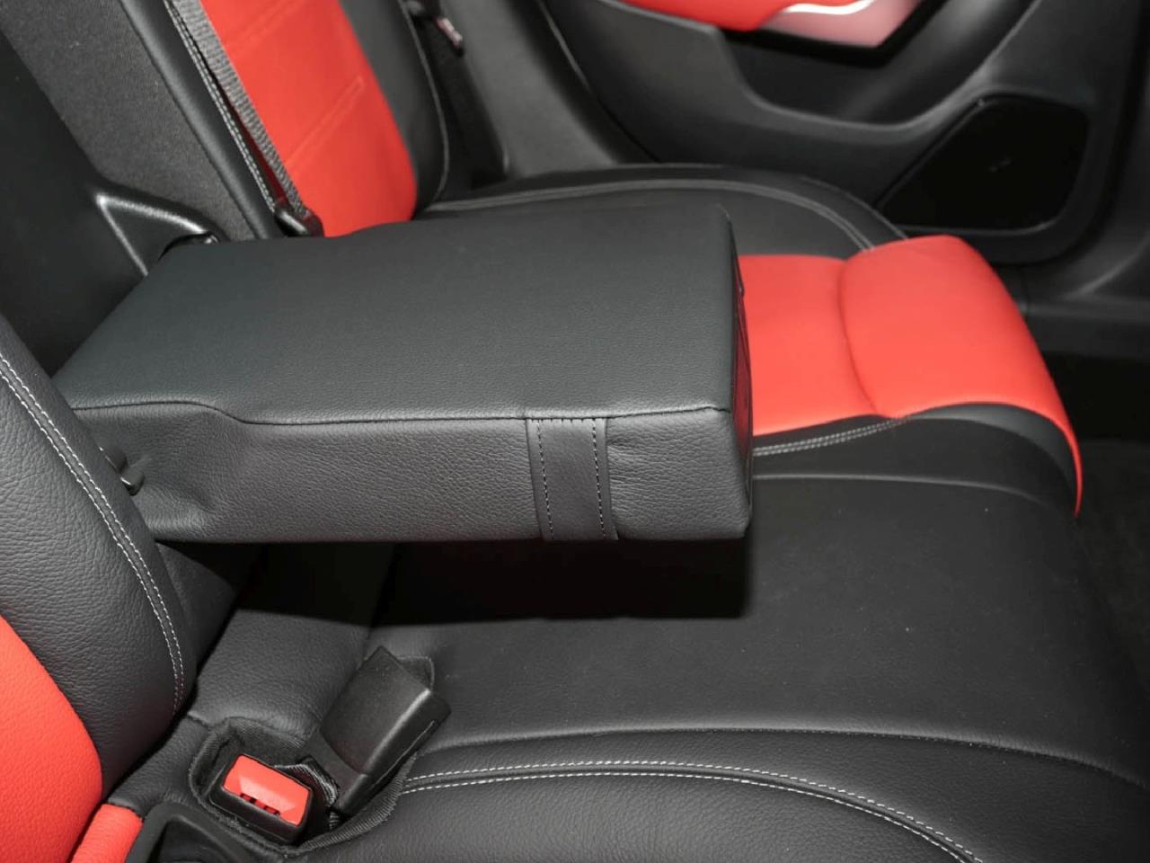 Mercedes-Benz CLA 250 4M Coupé AMG Panorama Leder rot-schwarz