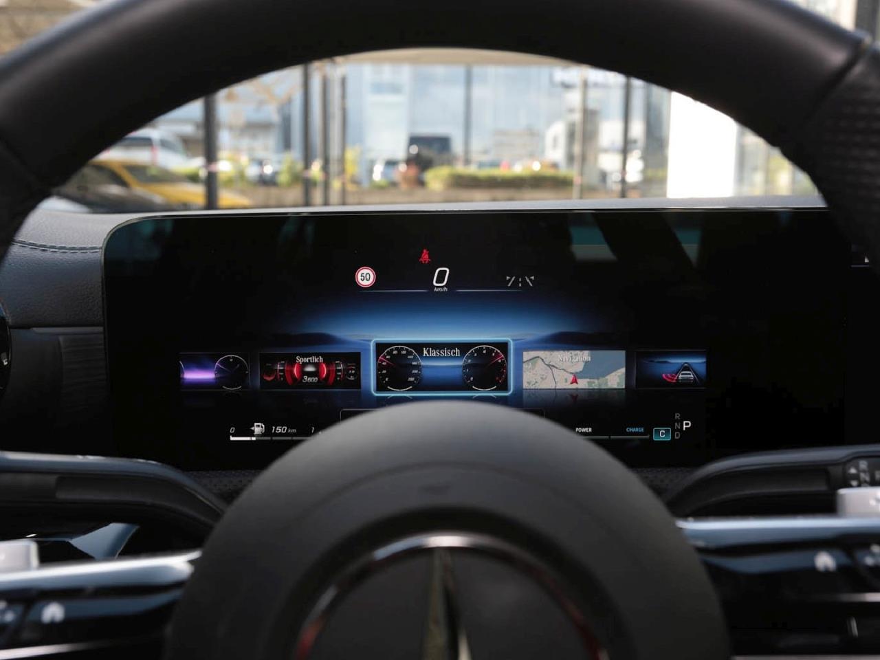 Mercedes-Benz CLA 250 4M Coupé AMG Panorama Leder rot-schwarz