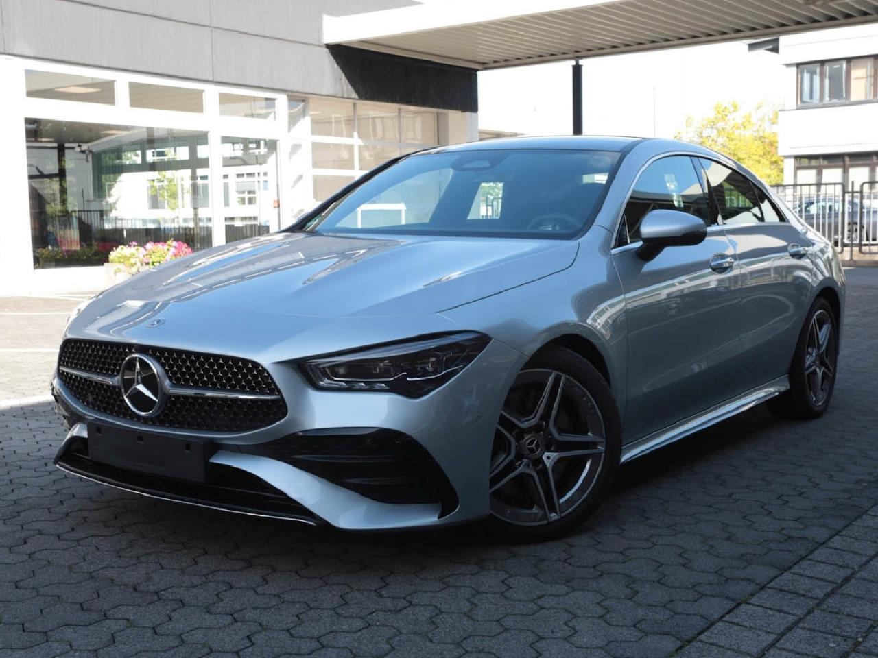 Mercedes-Benz CLA 250 4M Coupé AMG Panorama Leder rot-schwarz