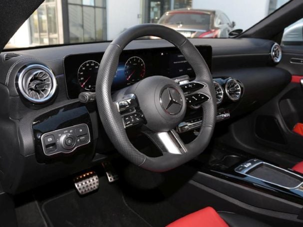 Mercedes-Benz CLA 250 4M Coupé AMG Panorama Leder rot-schwarz