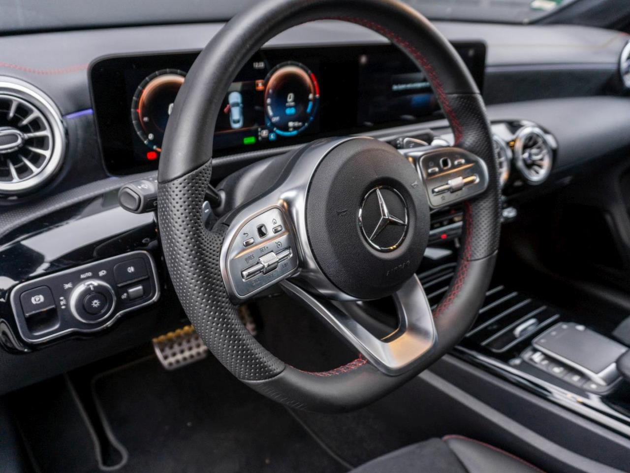 Mercedes-Benz CLA 250 e Coupé AMG Night MBUX Navi Kamera