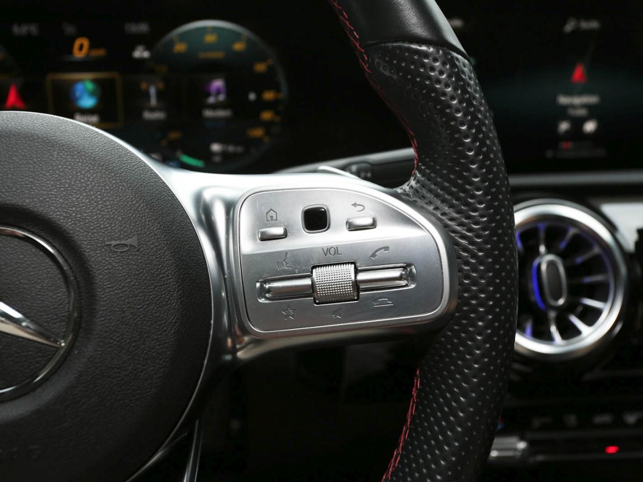 Mercedes-Benz CLA 250 e Coupé AMG Night MBUX Navi AHK Kamera