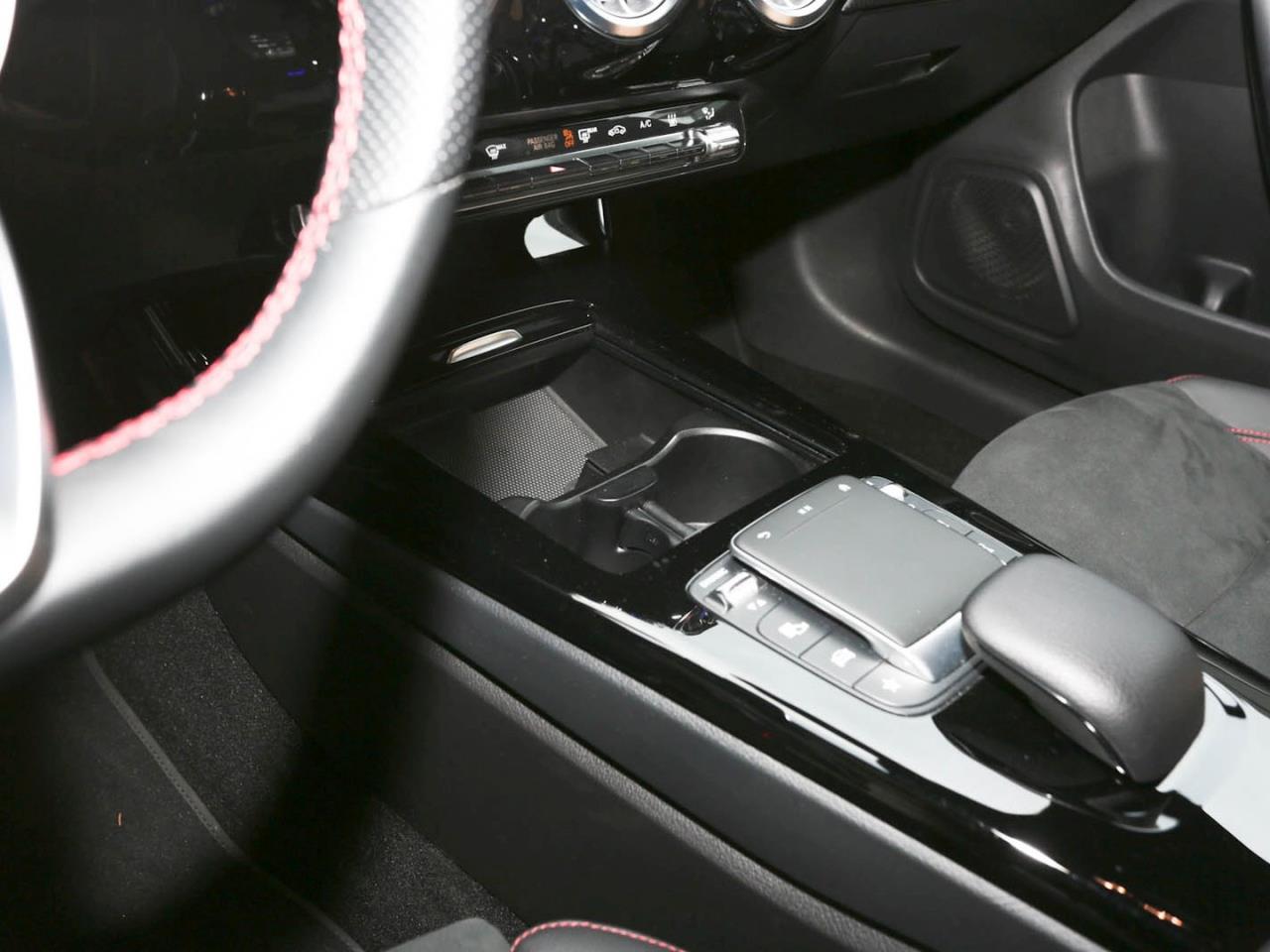 Mercedes-Benz CLA 250 e Coupé AMG Night MBUX Navi AHK Kamera