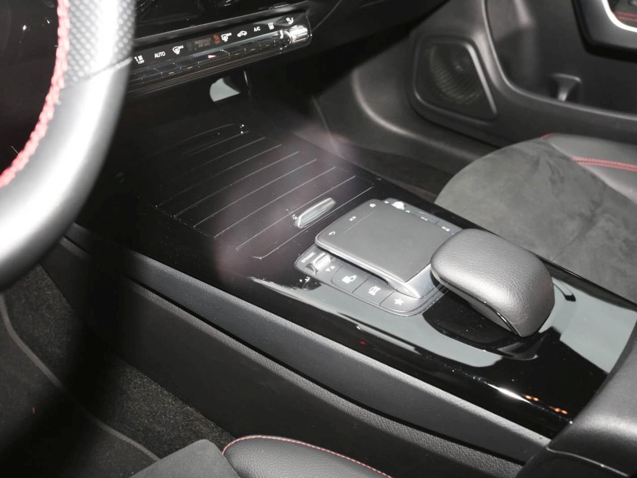 Mercedes-Benz CLA 250 e Coupé AMG Night MBUX Navi AHK Kamera