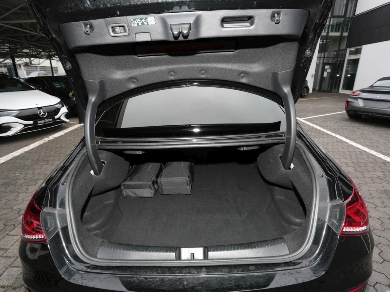 Mercedes-Benz CLA 250 e Coupé AMG Night MBUX Navi AHK Kamera