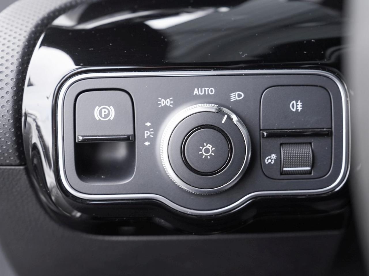 Mercedes-Benz CLA 250 e Coupé AMG Night Panorama AHK ParkPaket