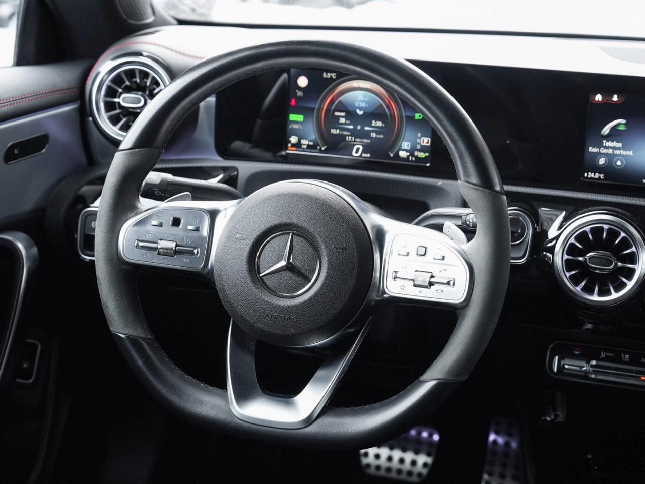 Mercedes-Benz CLA 250 e Coupé AMG Night Panorama AHK ParkPaket