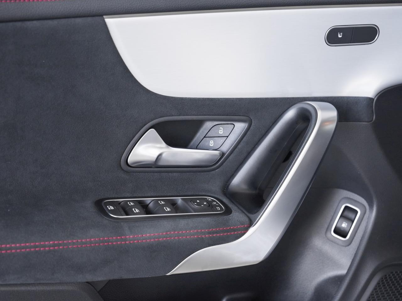 Mercedes-Benz CLA 250 e Coupé AMG MBUX Navi Panorama Spiegel-P