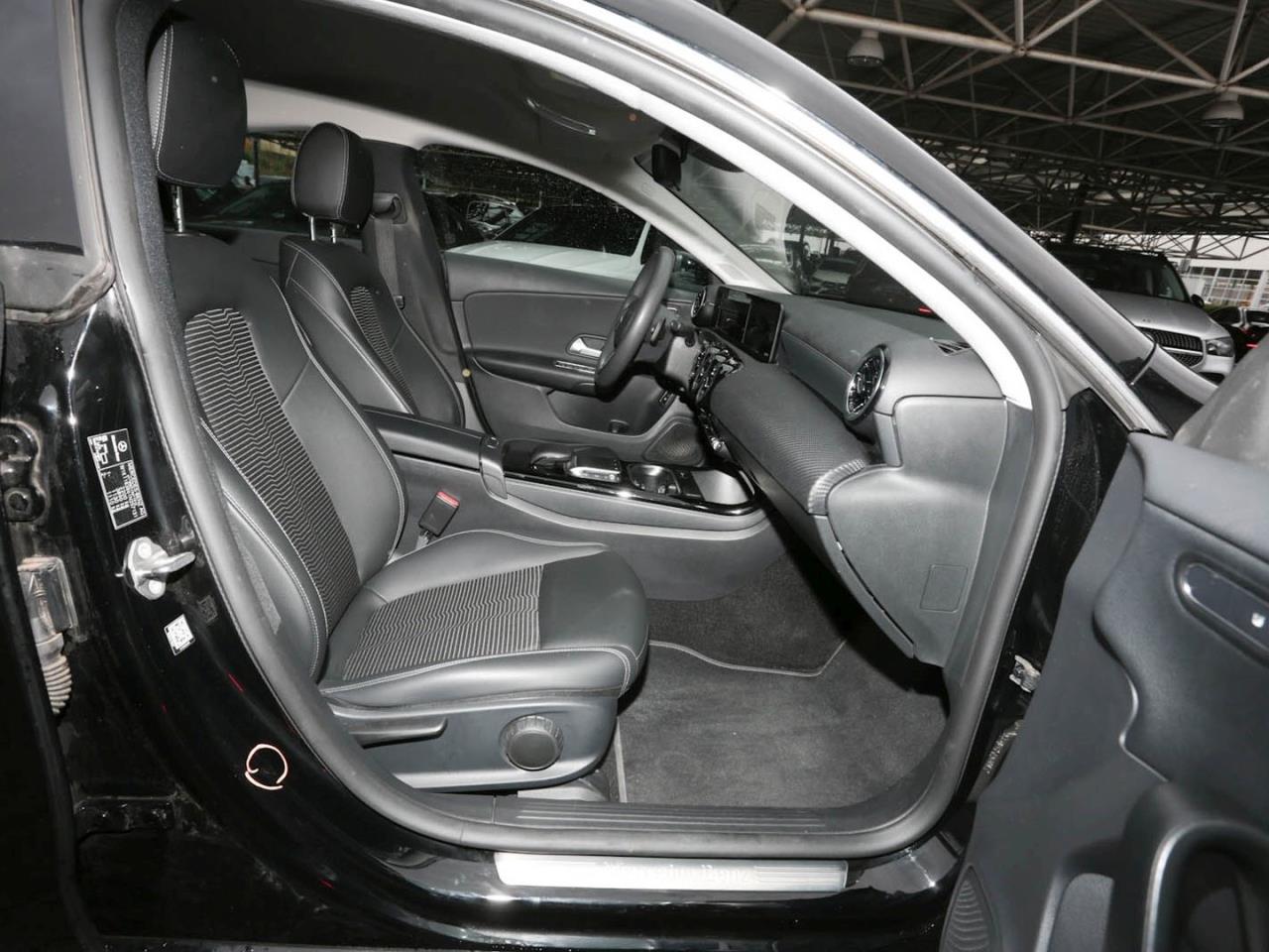 Mercedes-Benz CLA 250 e Coupé MBUXNavi+ Kamera Public Charging