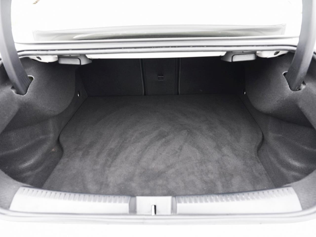 Mercedes-Benz CLA 250 e Coupé Progressive Panorama Kamera AHK