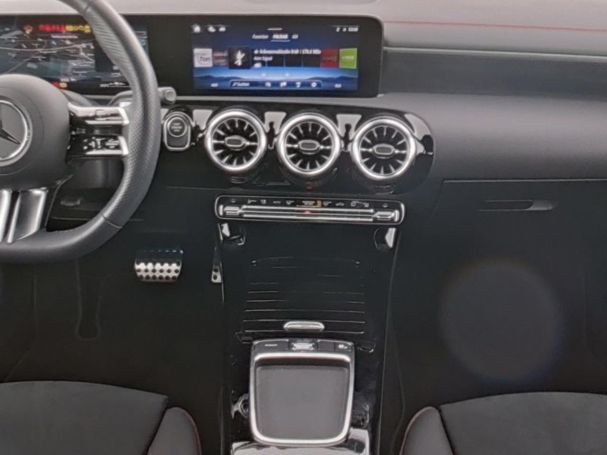 Mercedes-Benz CLA 250 e Coupé AMG Panorama Distronic Burmester