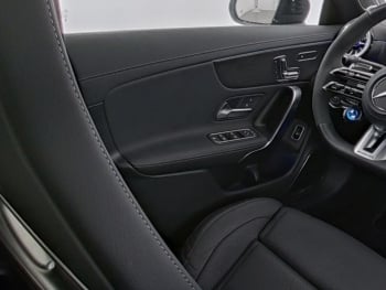 Mercedes-Benz CLA 35 AMG 4M Coupé Panorama Performance Sitze