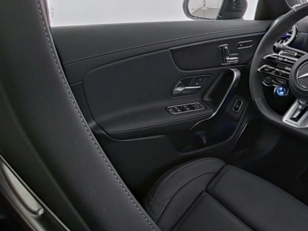 Mercedes-Benz CLA 35 AMG 4M Coupé Panorama Performance Sitze Mercedes-Benz CLA 35 AMG 4M Coupé Panorama Performance Sitze