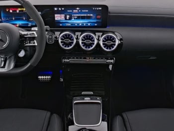 Mercedes-Benz CLA 35 AMG 4M Coupé Panorama Performance Sitze