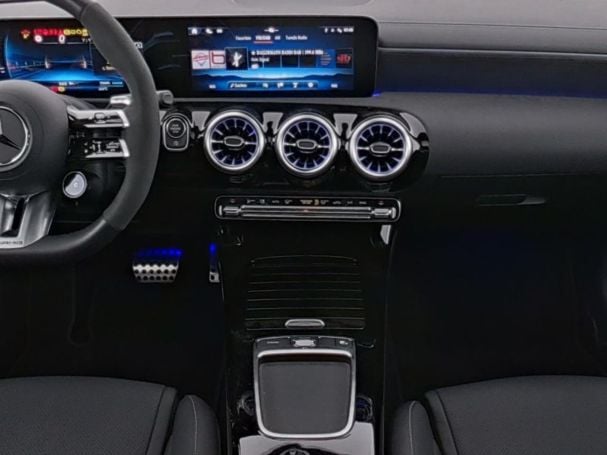 Mercedes-Benz CLA 35 AMG 4M Coupé Panorama Performance Sitze Mercedes-Benz CLA 35 AMG 4M Coupé Panorama Performance Sitze