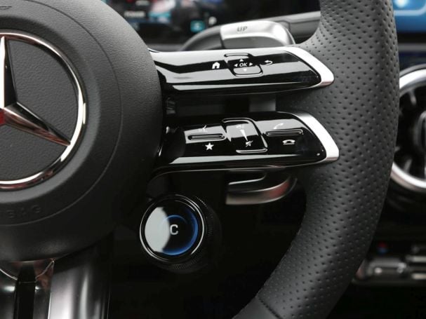 Mercedes-Benz Mercedes-AMG CLA 35 4MATIC Coupé AMG Night 360° Mercedes-Benz Mercedes-AMG CLA 35 4MATIC Coupé AMG Night 360°