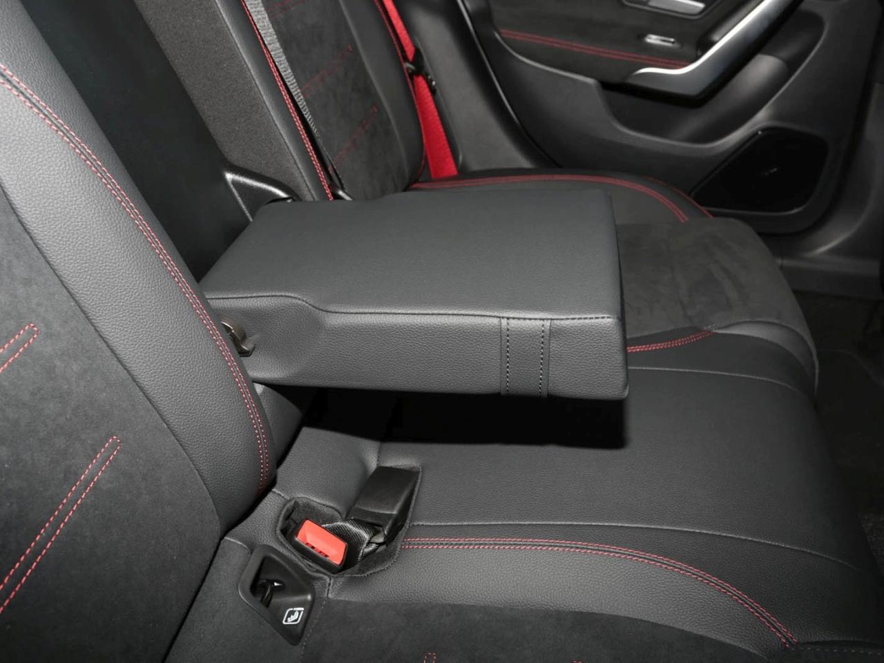 Mercedes-Benz Mercedes-AMG CLA 35 4MATIC Coupé Night AHK