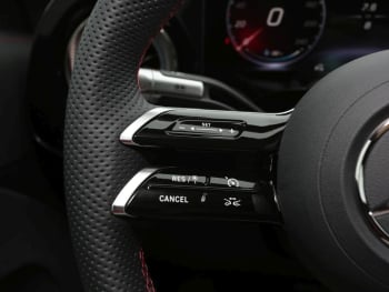 Mercedes-Benz CLA 350 4MATIC  AMG Night Navi Panorama HUD AHK Mercedes-Benz CLA 350 4MATIC  AMG Night Navi Panorama HUD AHK