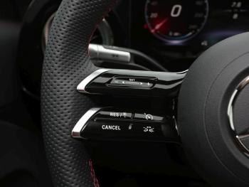 Mercedes-Benz CLA 350 4MATIC  AMG Night Navi Panorama HUD AHK Mercedes-Benz CLA 350 4MATIC  AMG Night Navi Panorama HUD AHK
