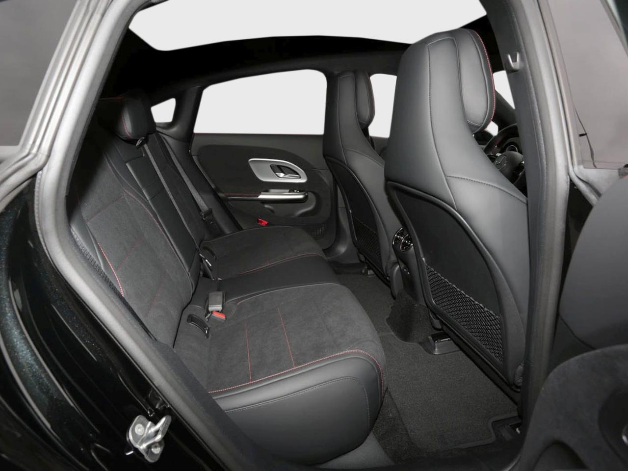 Mercedes-Benz CLA 350 4MATIC  AMG Night Navi Panorama HUD AHK