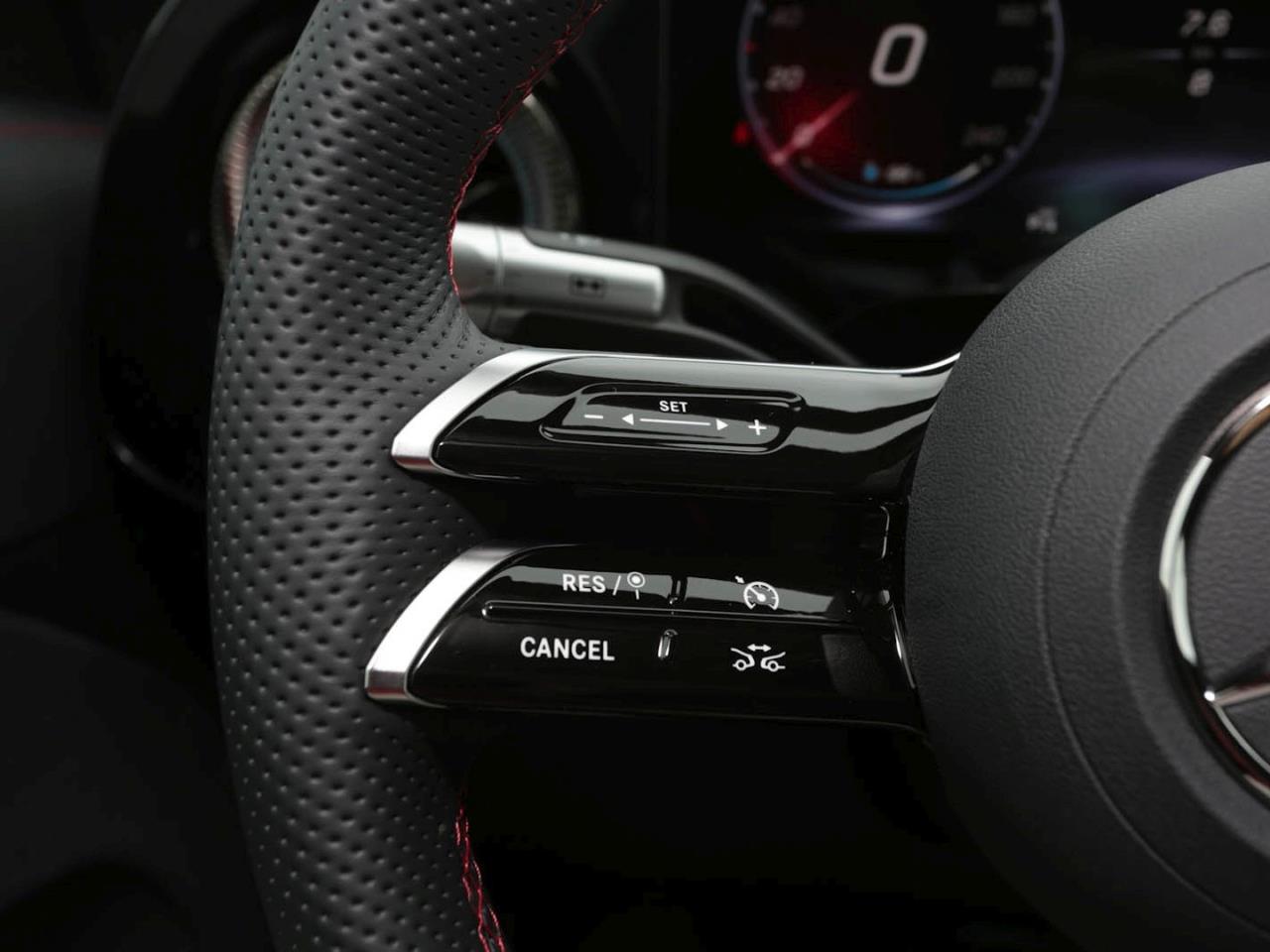 Mercedes-Benz CLA 350 4MATIC  AMG Night Navi Panorama HUD AHK