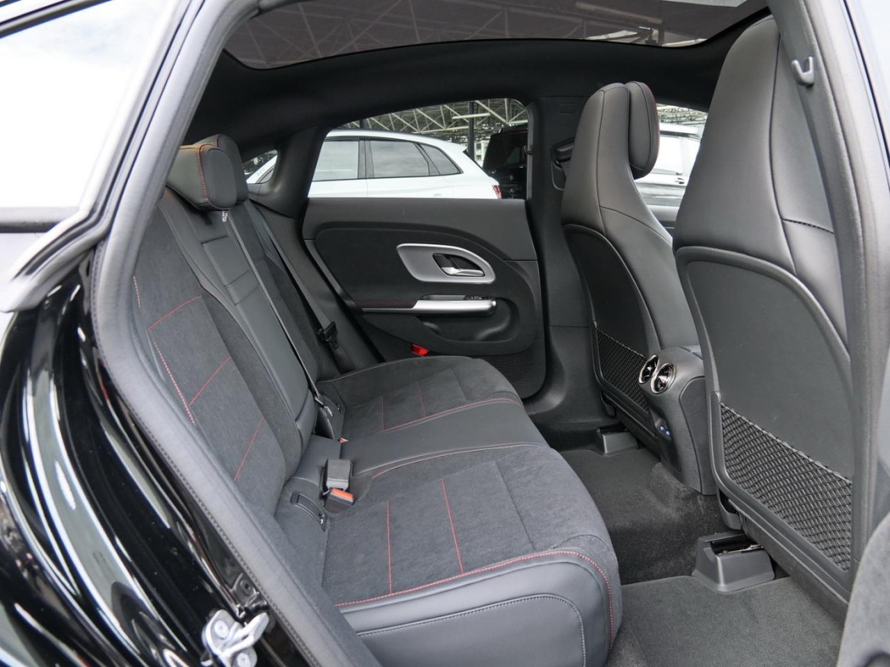 Mercedes-Benz CLA 200 4MATIC AMG Night Panorama Distronic