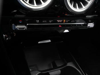 Mercedes-Benz CLA 180 SB AMG MBUX Navi-Premium LED ParkPaket