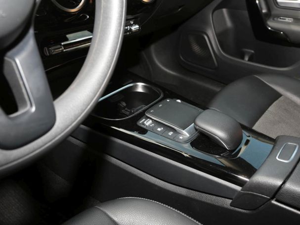 Mercedes-Benz CLA 180 SB MBUX Navi SpurH SHZ Business-Paket Mercedes-Benz CLA 180 SB MBUX Navi SpurH SHZ Business-Paket