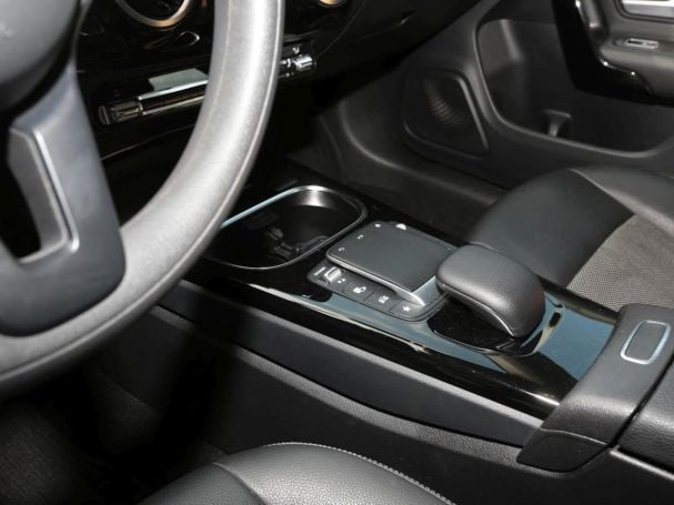 Mercedes-Benz CLA 180 SB MBUX Navi SpurH SHZ Business-Paket Mercedes-Benz CLA 180 SB MBUX Navi SpurH SHZ Business-Paket
