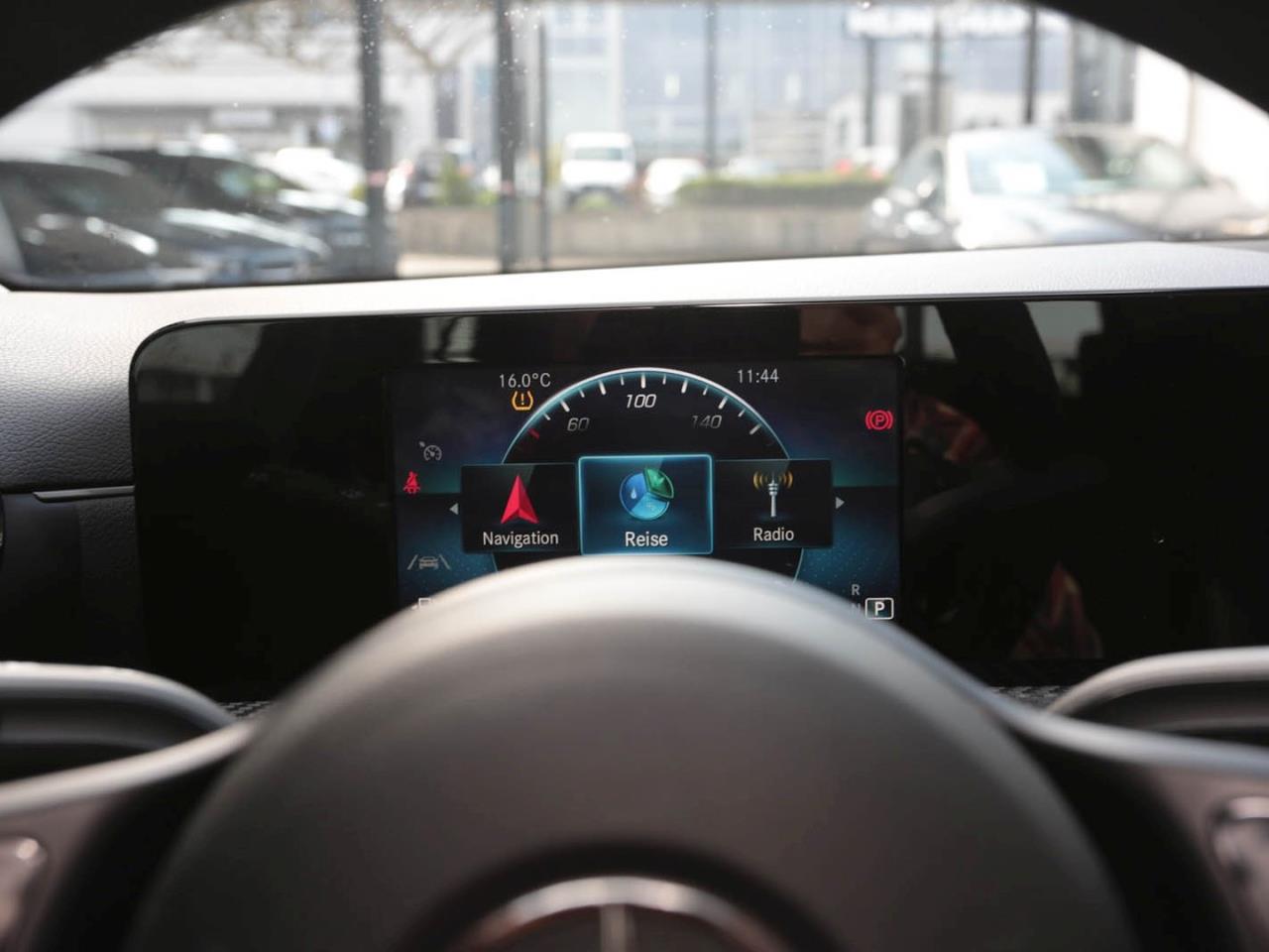 Mercedes-Benz CLA 180 SB MBUX Navi SpurH SHZ Business-Paket