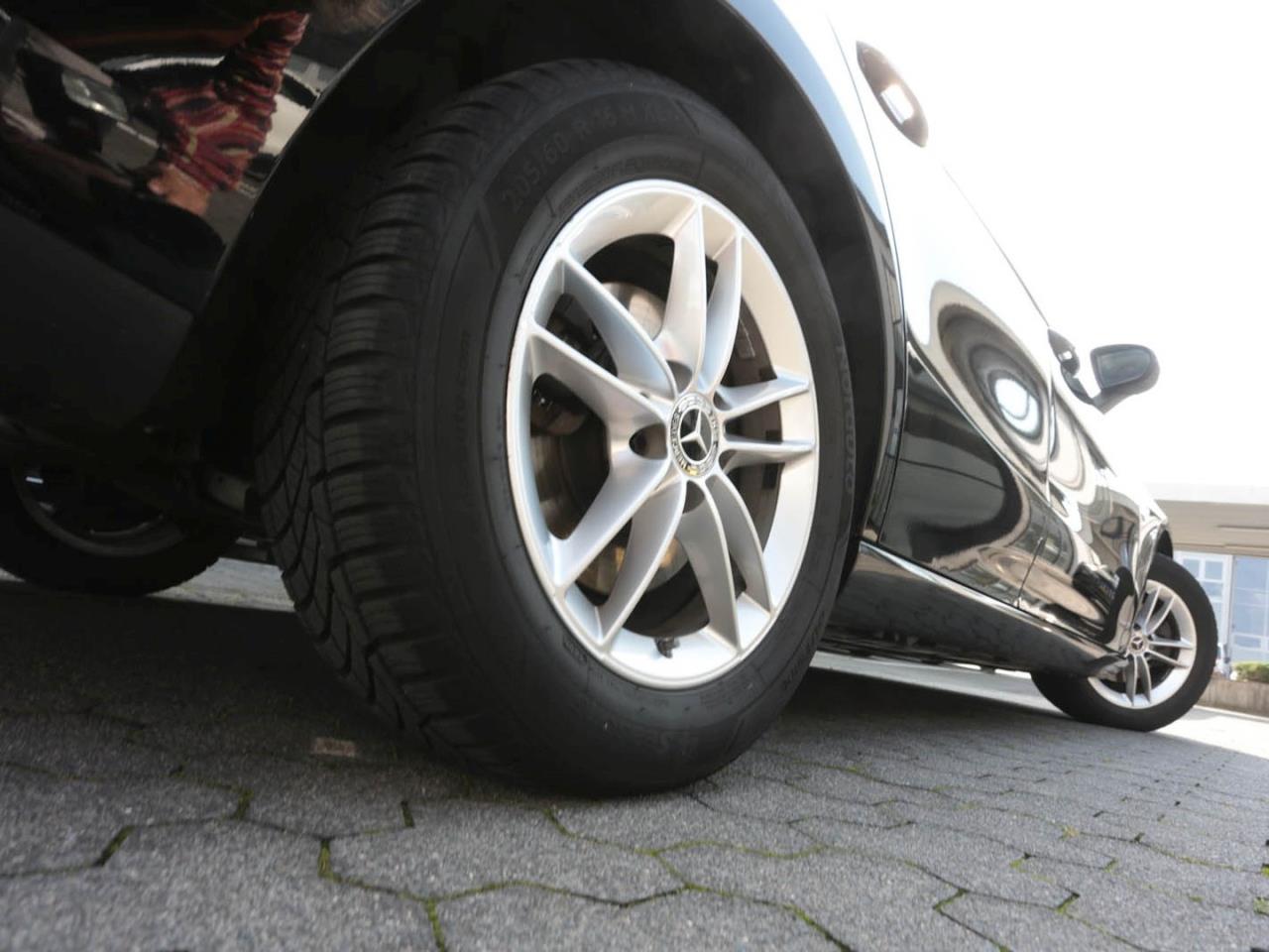 Mercedes-Benz CLA 180 SB MBUX Navi SpurH SHZ Business-Paket