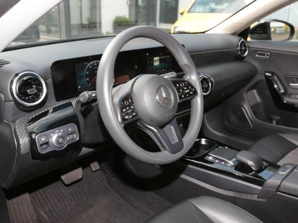 Mercedes-Benz CLA 180 SB MBUX Navi SpurH SHZ Business-Paket Mercedes-Benz CLA 180 SB MBUX Navi SpurH SHZ Business-Paket