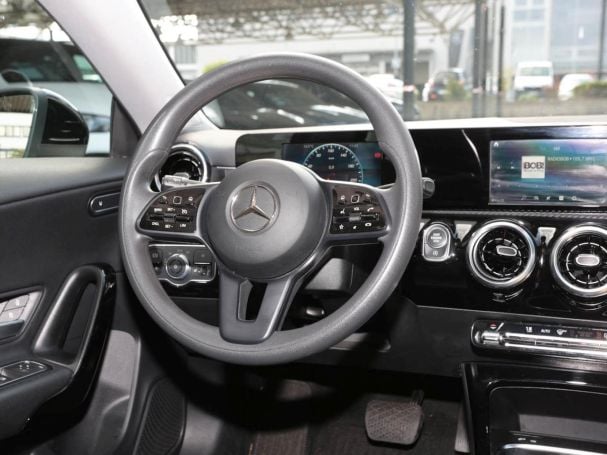 Mercedes-Benz CLA 180 SB MBUX Navi SpurH SHZ Business-Paket Mercedes-Benz CLA 180 SB MBUX Navi SpurH SHZ Business-Paket