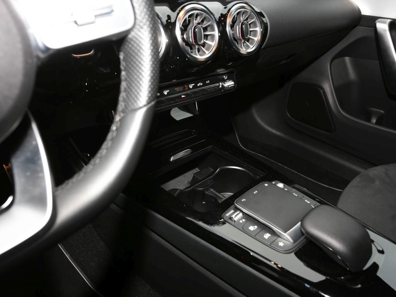 Mercedes-Benz CLA 180 SB AMG Night MBUX Navi Panorama Kamera