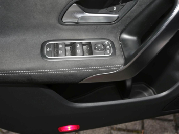 Mercedes-Benz CLA 180 SB AMG Night MBUX Navi Panorama Kamera