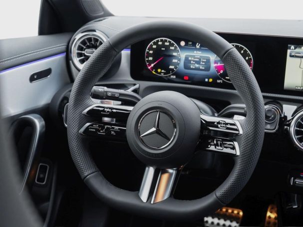 Mercedes-Benz CLA 180 Shooting Brake AMG Night Distronic Kamera