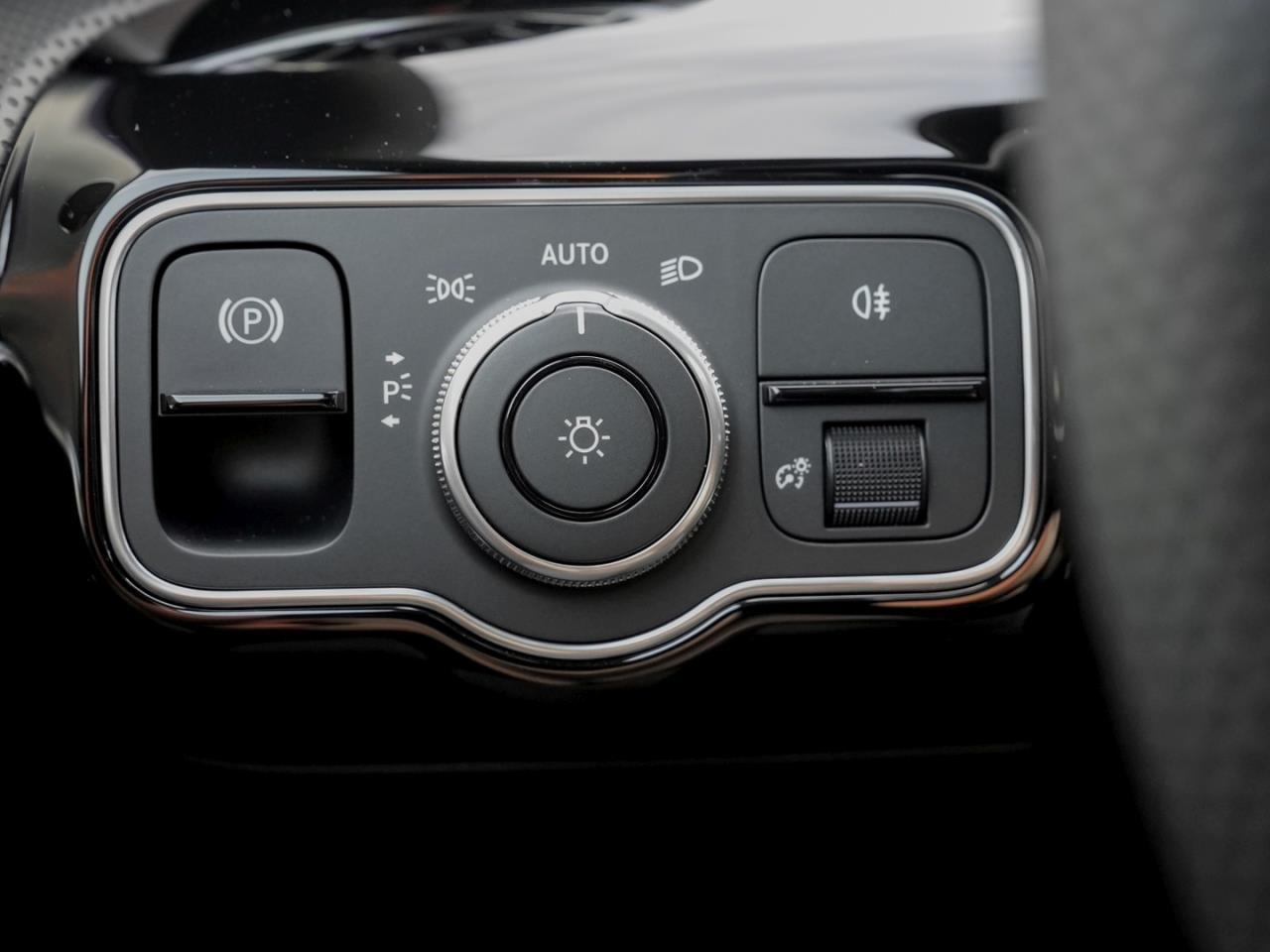 Mercedes-Benz CLA 180 Shooting Brake AMG Night Kamera AHK Navi