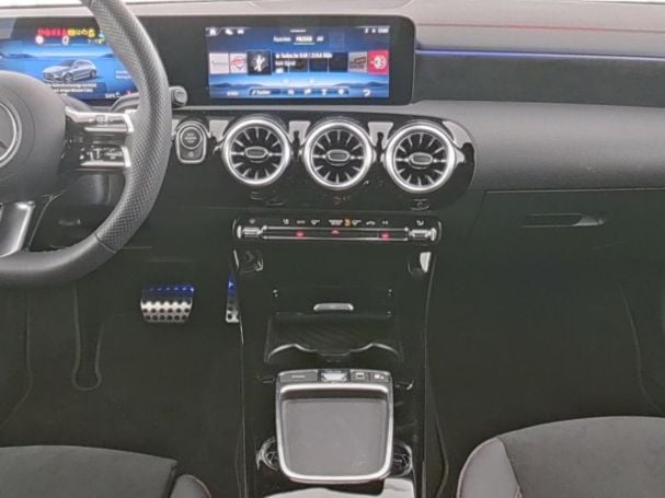 Mercedes-Benz CLA 200 d SB AMG MBUX Navi-Prem. Distronic 360° Mercedes-Benz CLA 200 d SB AMG MBUX Navi-Prem. Distronic 360°