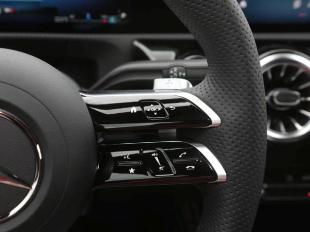 Mercedes-Benz CLA 200 d Shooting Brake AMG Night Panorama AHK