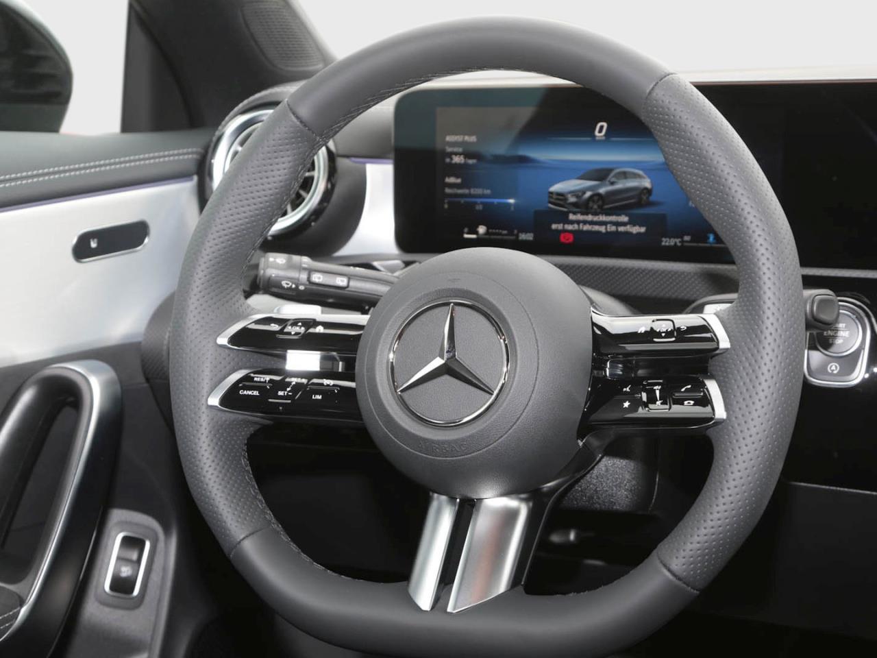 Mercedes-Benz CLA 200 d Shooting Brake AMG Night Panorama AHK