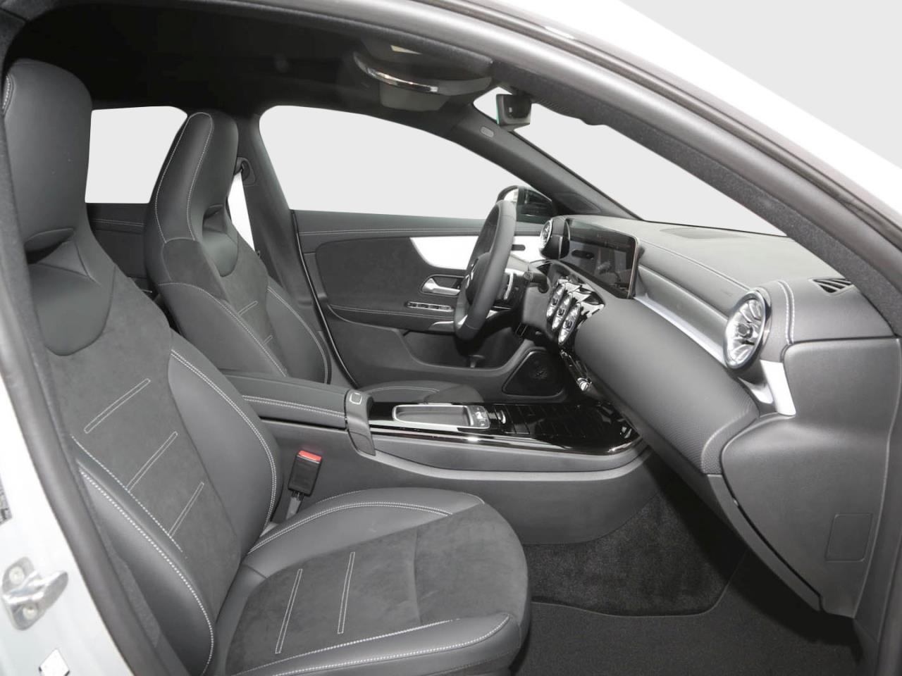 Mercedes-Benz CLA 200 d Shooting Brake AMG Night Panorama AHK