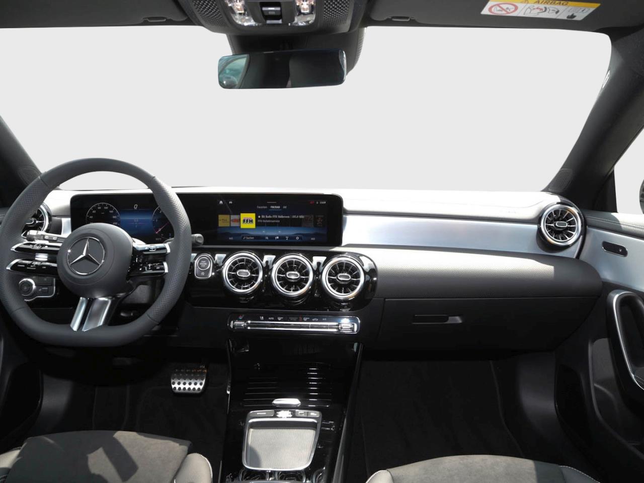 Mercedes-Benz CLA 200 d Shooting Brake AMG Night Panorama AHK