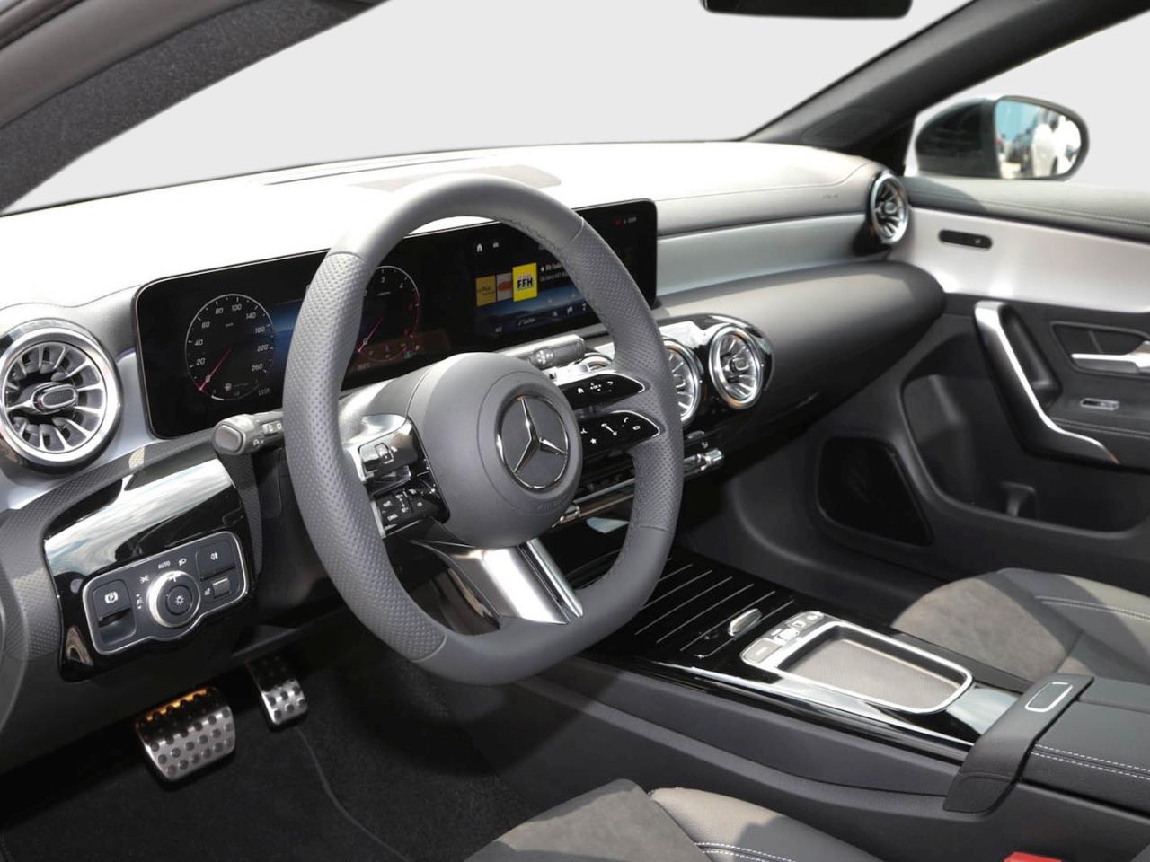 Mercedes-Benz CLA 200 d Shooting Brake AMG Night Panorama AHK