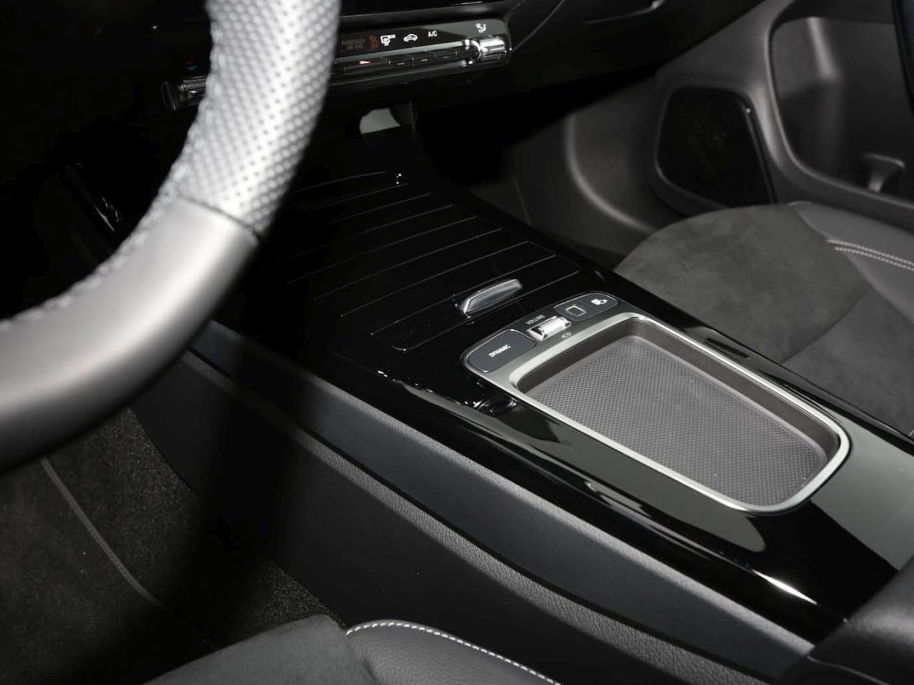 Mercedes-Benz CLA 200 d Shooting Brake AMG Night Kamera AHK