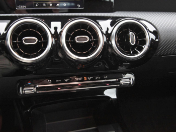 Mercedes-Benz CLA 200 SB MBUX Navigation DAB LED Kamera ParkP.