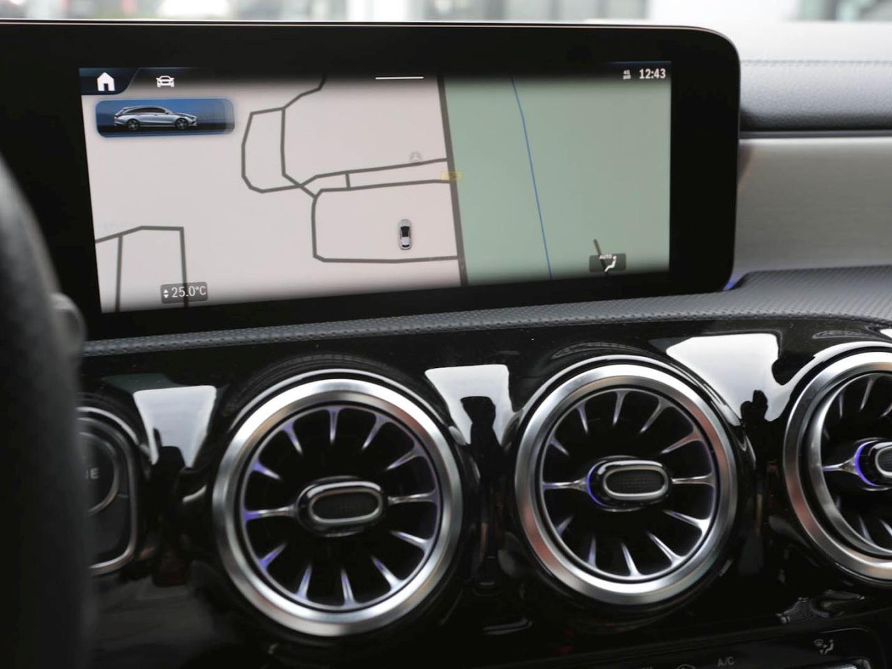 Mercedes-Benz CLA 200 SB AMG Panorama Distronic Memory Park-P